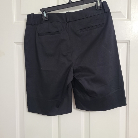 Banana Republic black bermuda short size 6 *P1 - Picture 3 of 4
